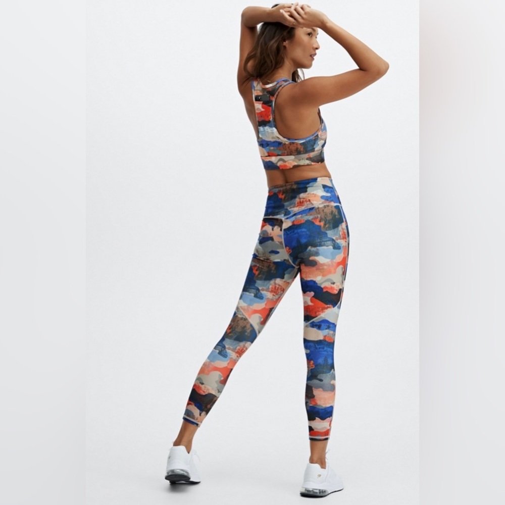 Fabletics Anywhere High Waisted Leggings and On The Go Medium Impact Sports Bra